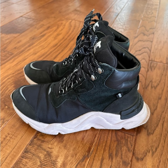 Sorel Kinetic RNEGD Conquest Waterproof Sneaker Black & Pink Size 10 - Picture 2 of 7